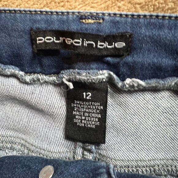 Poured in Blue Women 12 Denim Blue 2 Button Fly Stretch Rolled Cuffed Ankle (R) - Picture 8 of 11